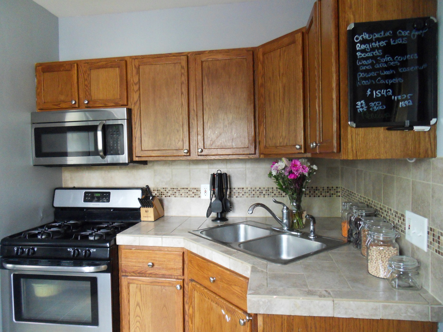 637 Bangs Street Aurora, IL 60505 - Photo 10 of 40