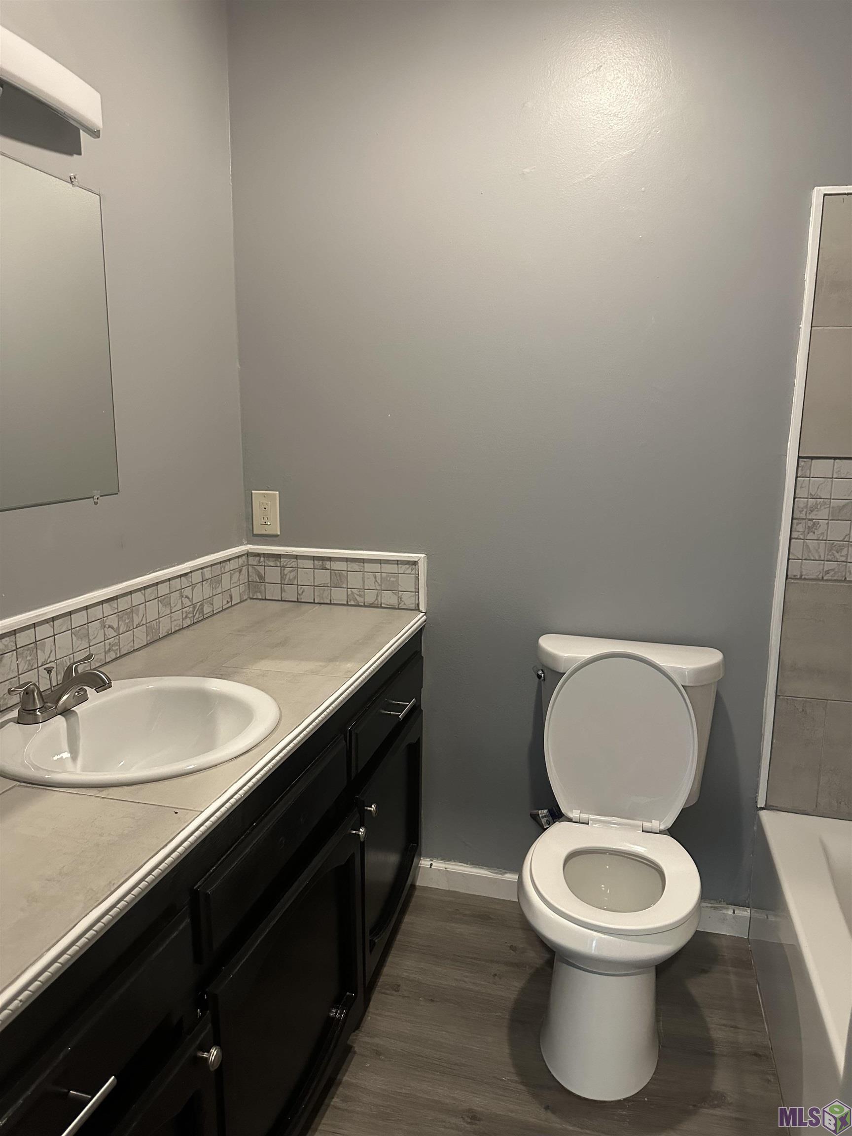 2523 Stonewood Drive Baton Rouge, LA 70816 - Photo 11 of 15 Hall Bathroom