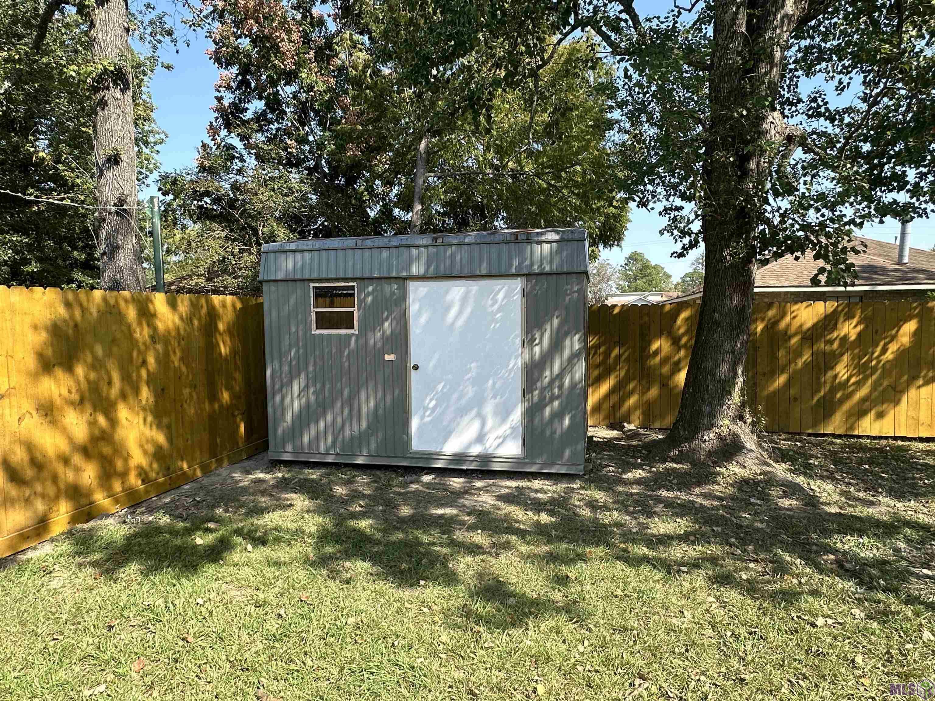 2523 Stonewood Drive Baton Rouge, LA 70816 - Photo 3 of 15 Storage