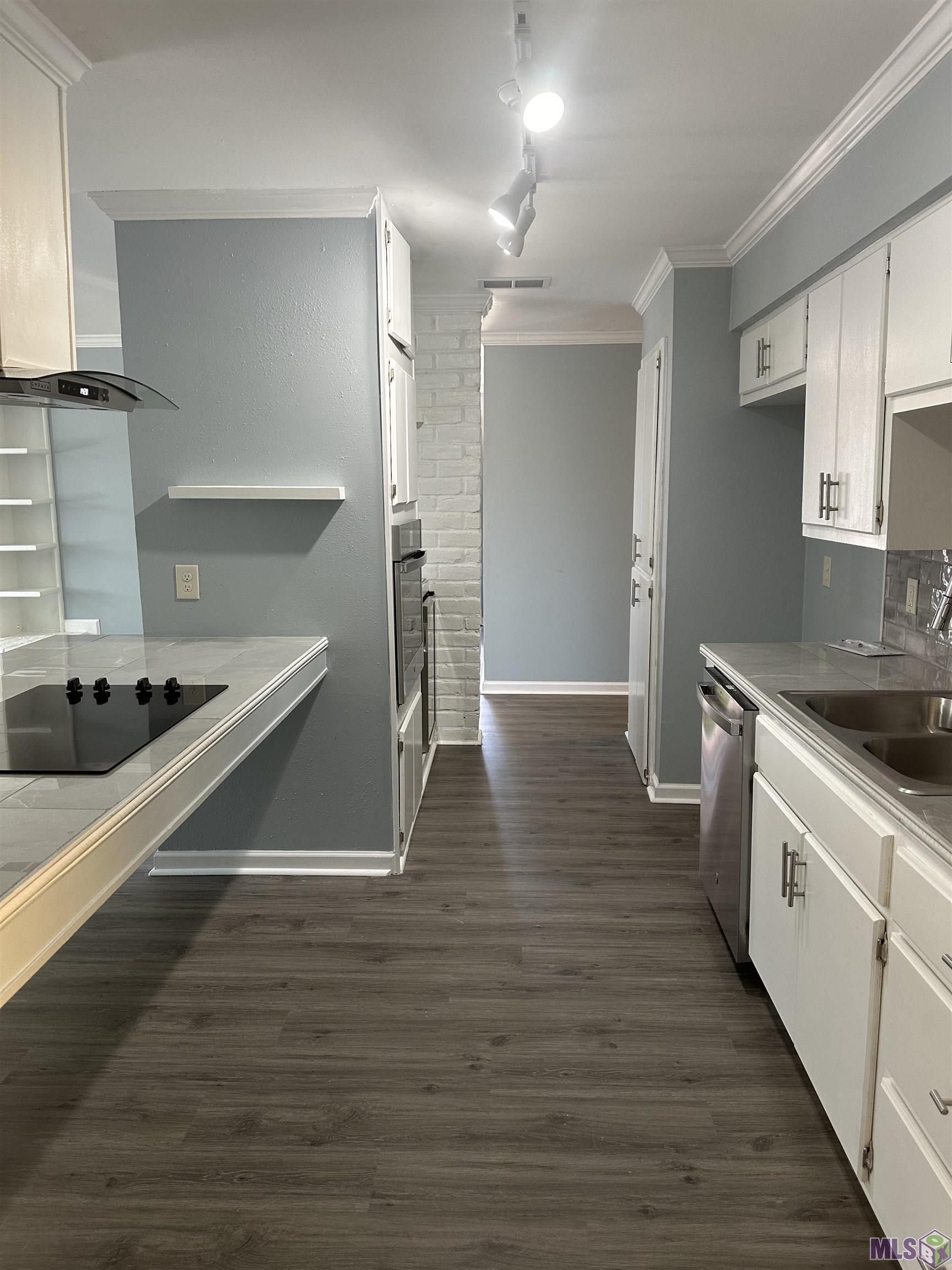 2523 Stonewood Drive Baton Rouge, LA 70816 - Photo 4 of 15 Kitchen