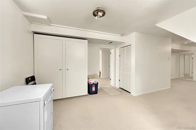 a view of utility room