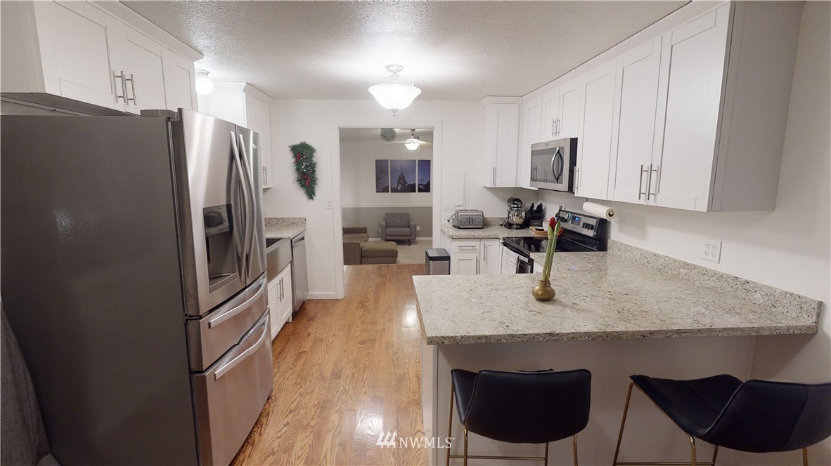 16652 104th Avenue Southeast Renton, WA 98055 - Photo 3 of 24 Gallery Image 3