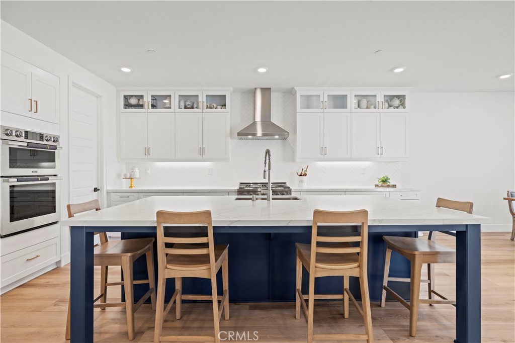 30015 Chestnut Lane Castaic, CA 91384 - Photo 12 of 60 a kitchen with a table and chairs in it
