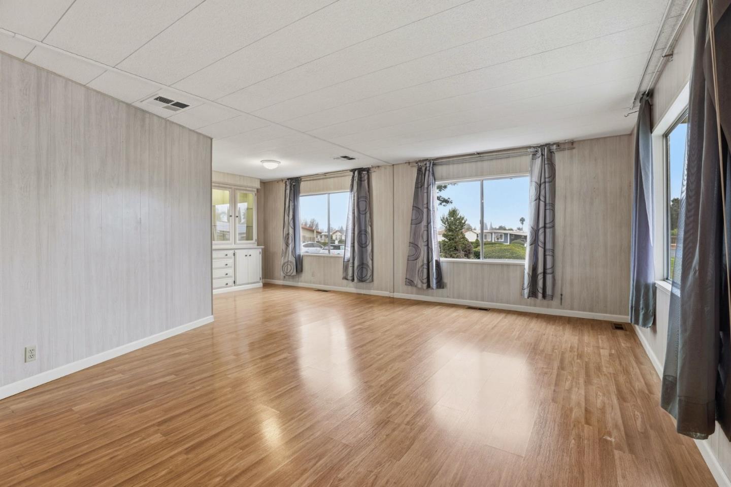 500 West 10th Street Gilroy, CA 95020 - Photo 4 of 34