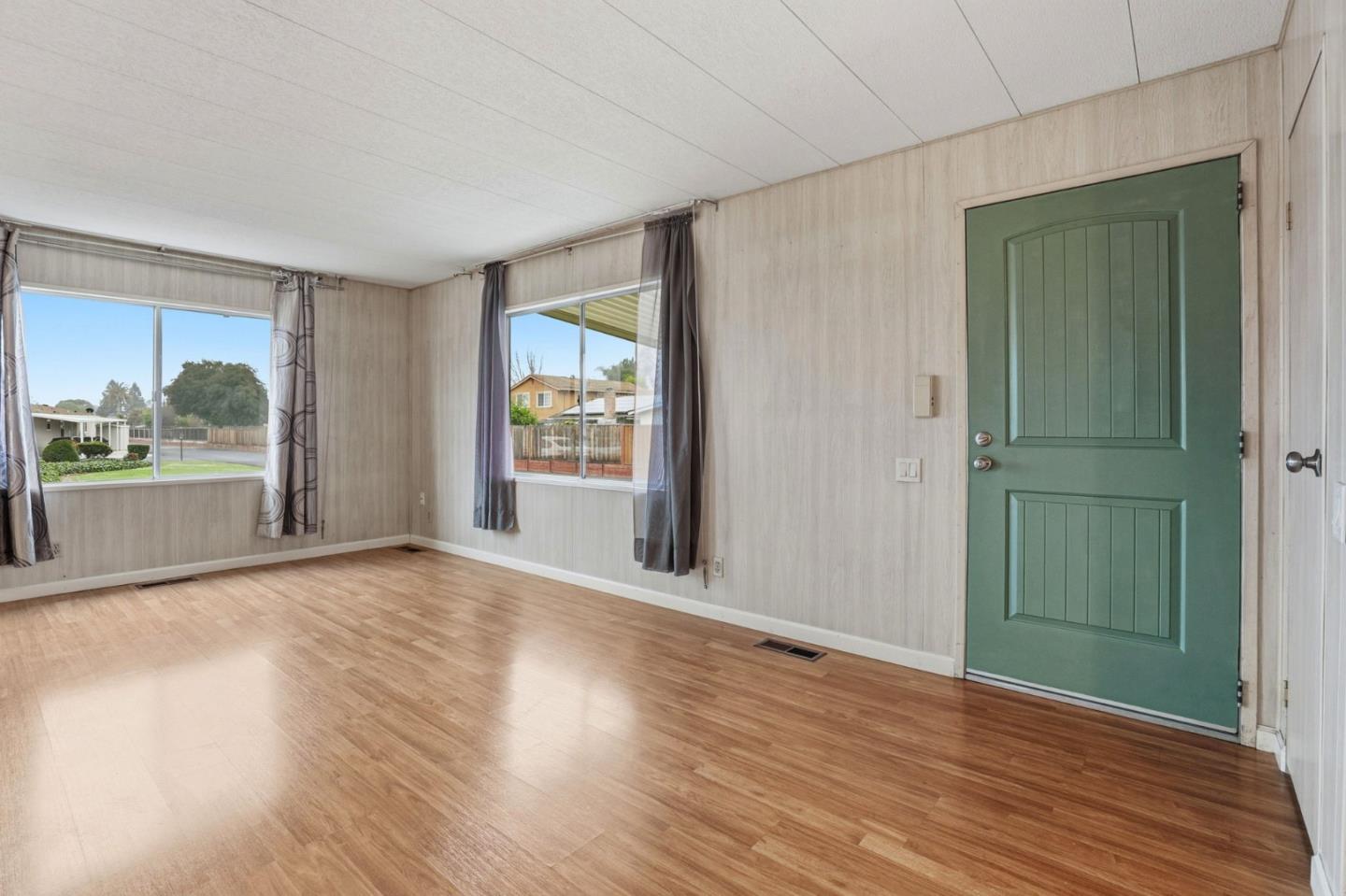 500 West 10th Street Gilroy, CA 95020 - Photo 5 of 34