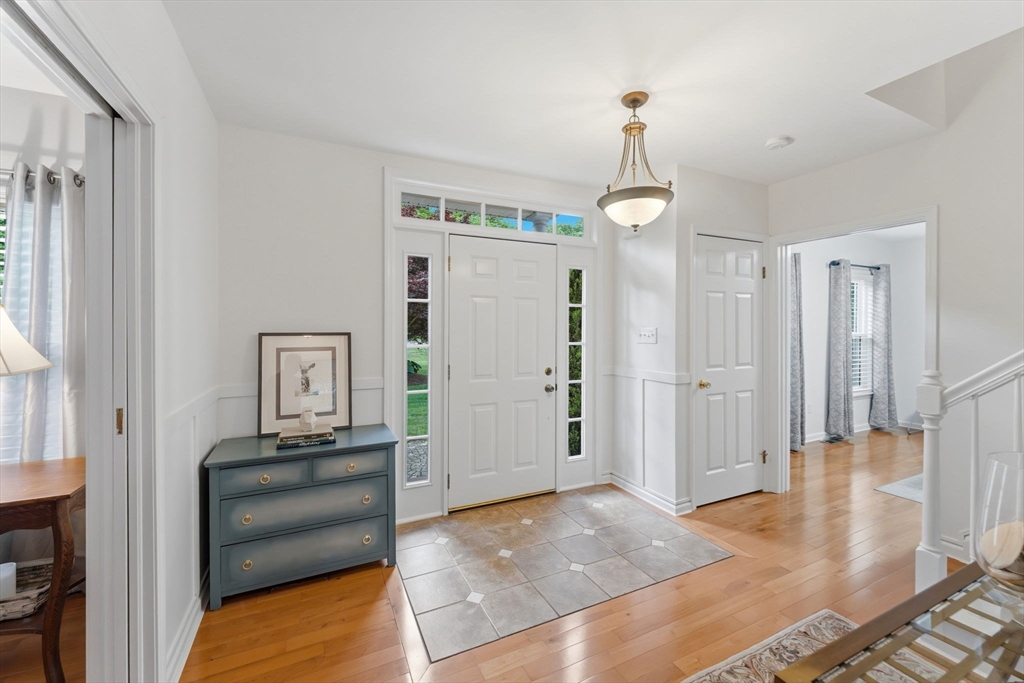 19 Old Farm Road Douglas, MA 01516 - Photo 5 of 42