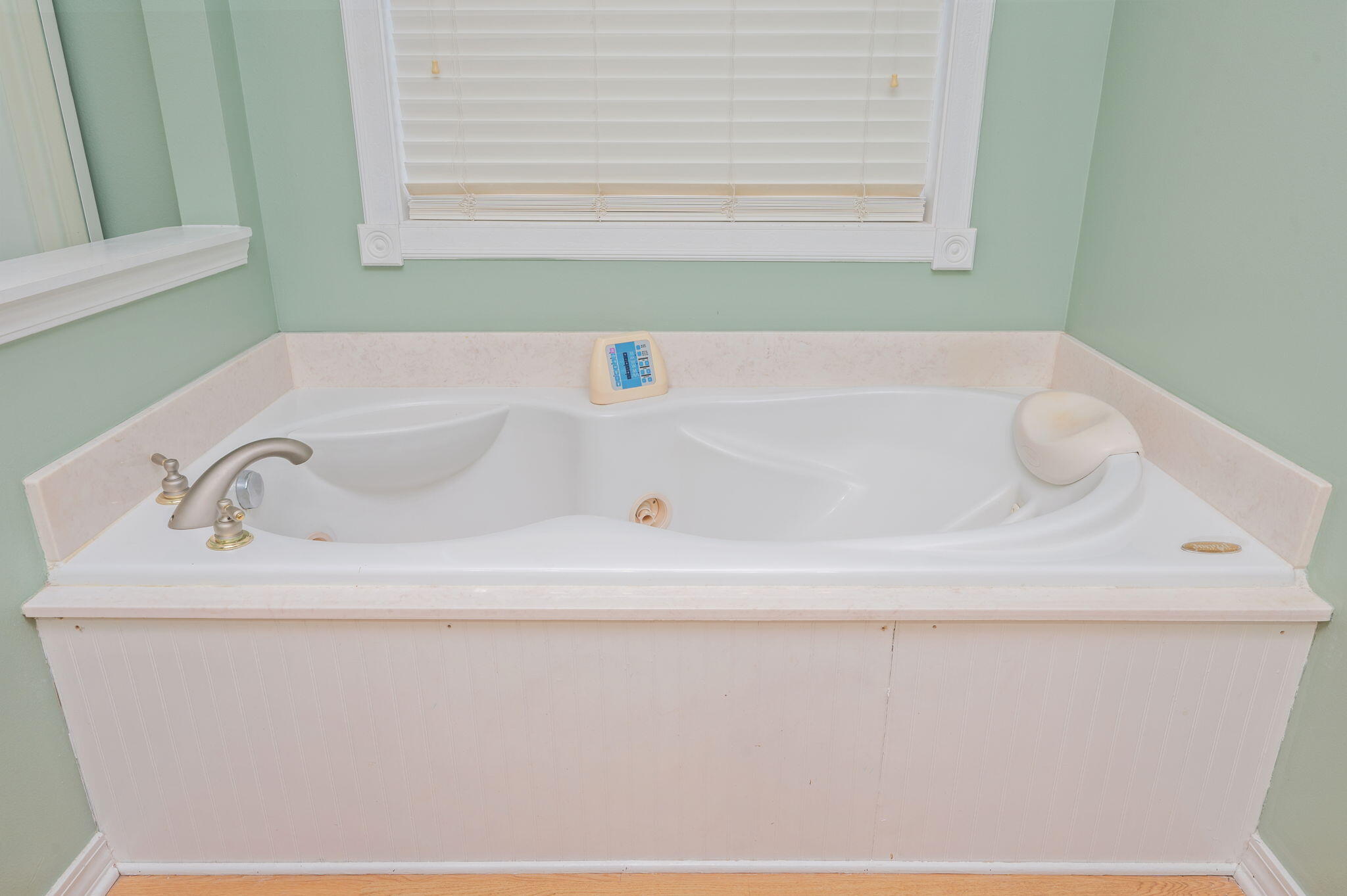 734 Riva Ridge Drive Crestview, FL 32539 - Photo 27 of 53 a bathroom with a bathtub