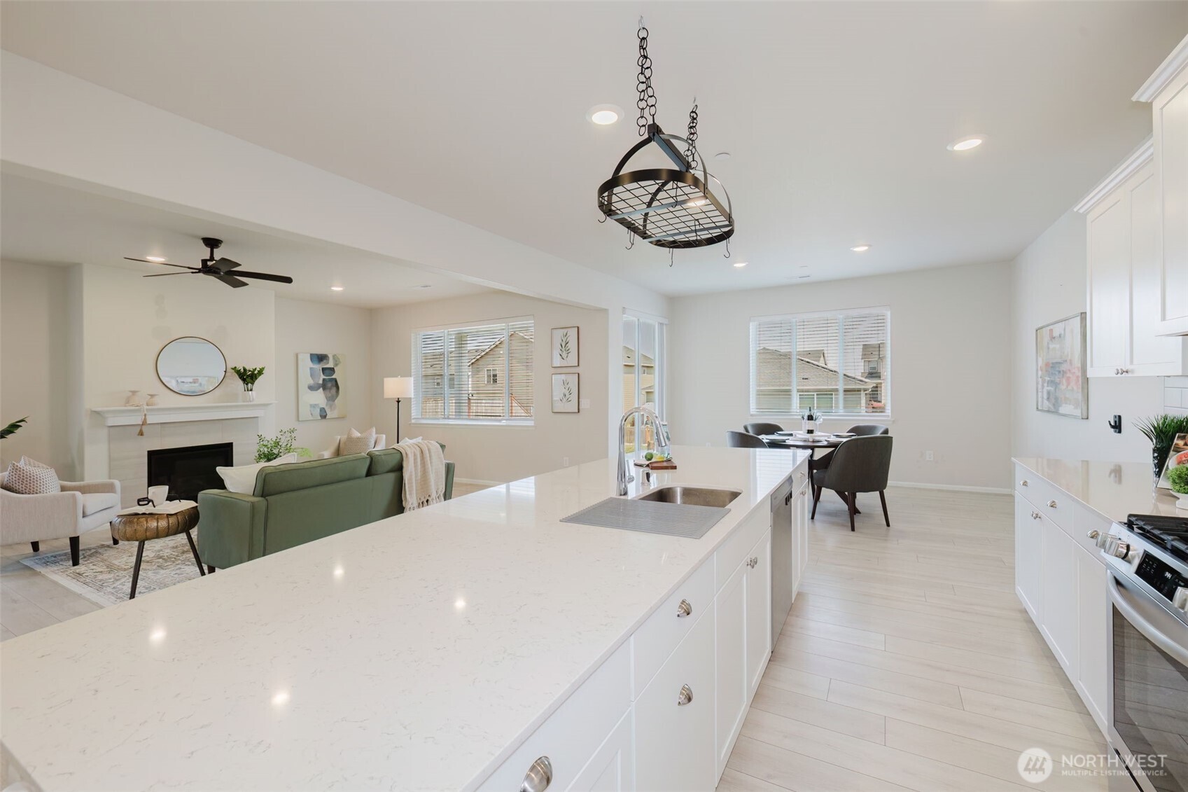 948 Panoramic Loop Bremerton, WA 98312 - Photo 7 of 40