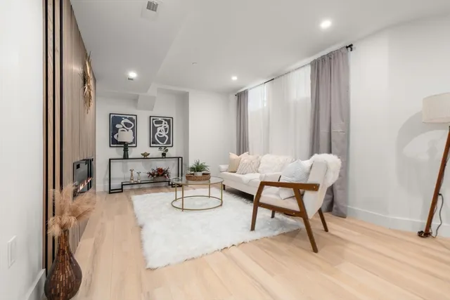 $1,299,000 | 69 Electric Avenue, Unit 1, Somerville, MA 02144