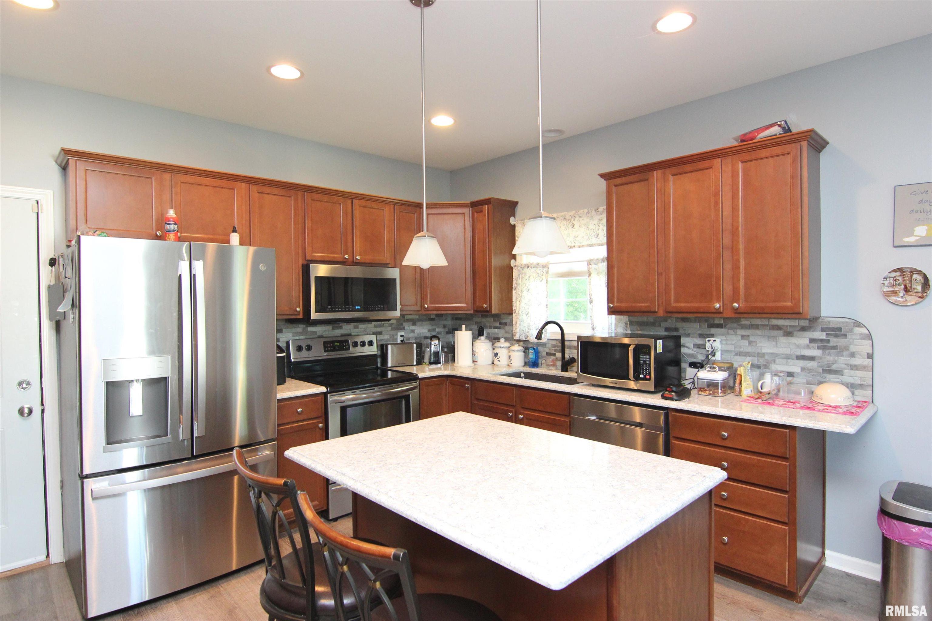1502 Elizabeth Lane Metamora, IL 61548 - Photo 2 of 49