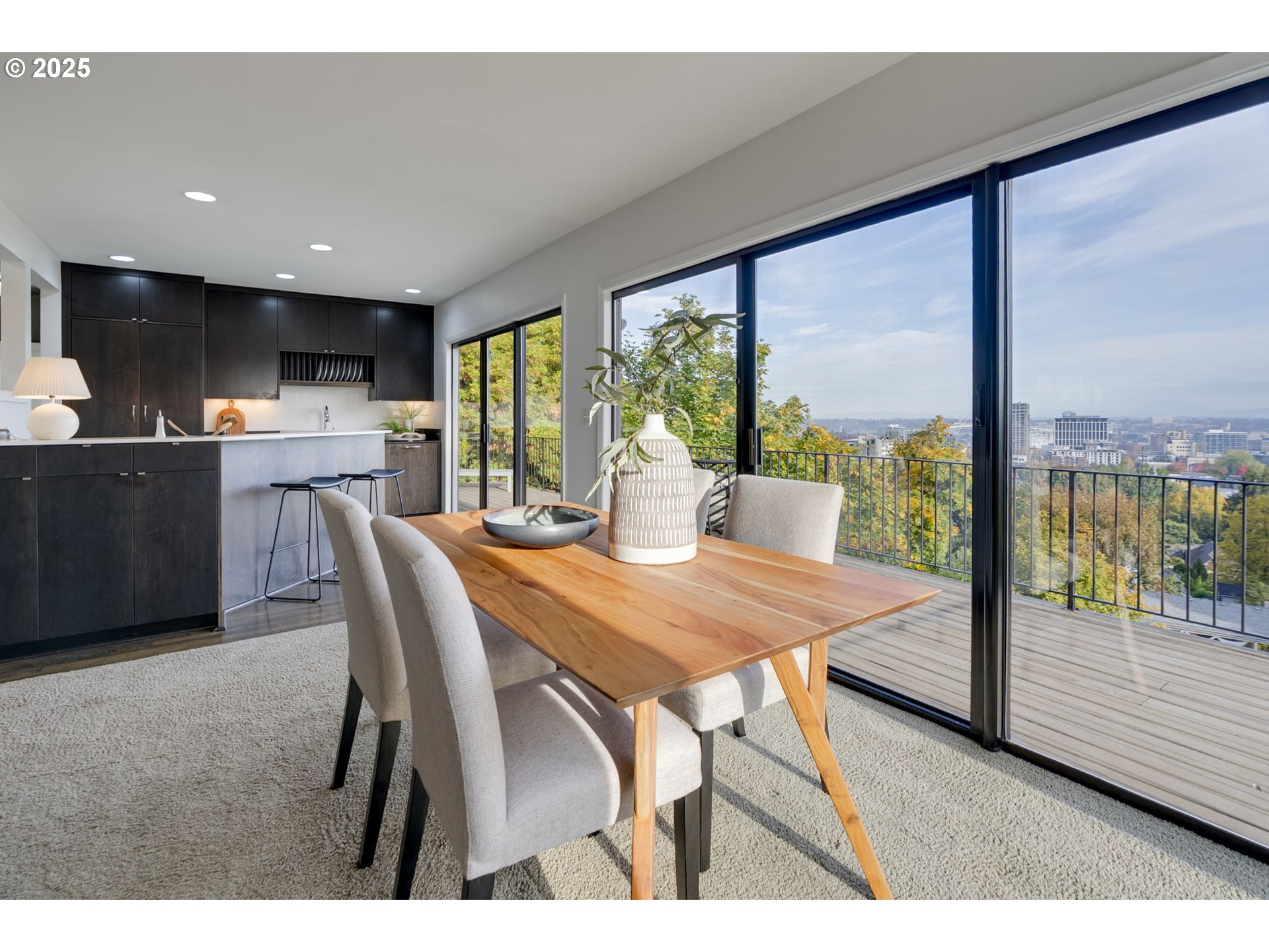 1515 Southwest Upper Hall Street Portland, OR 97201 - Photo 19 of 47 Kitchen/Dining Room