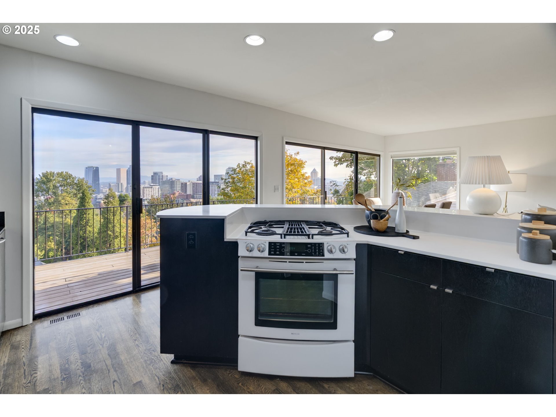 1515 Southwest Upper Hall Street Portland, OR 97201 - Photo 20 of 47 Kitchen