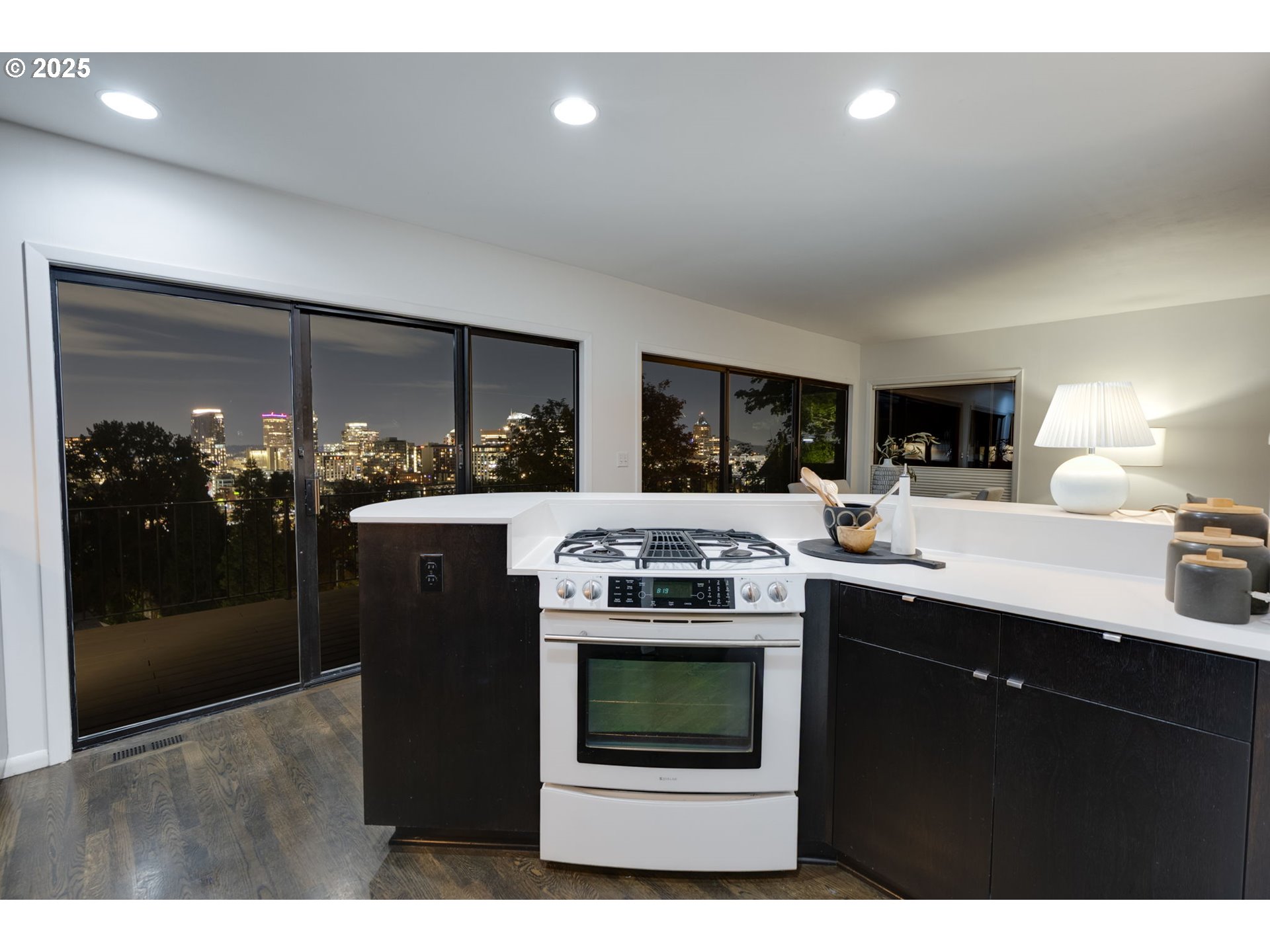 1515 Southwest Upper Hall Street Portland, OR 97201 - Photo 22 of 47 Kitchen