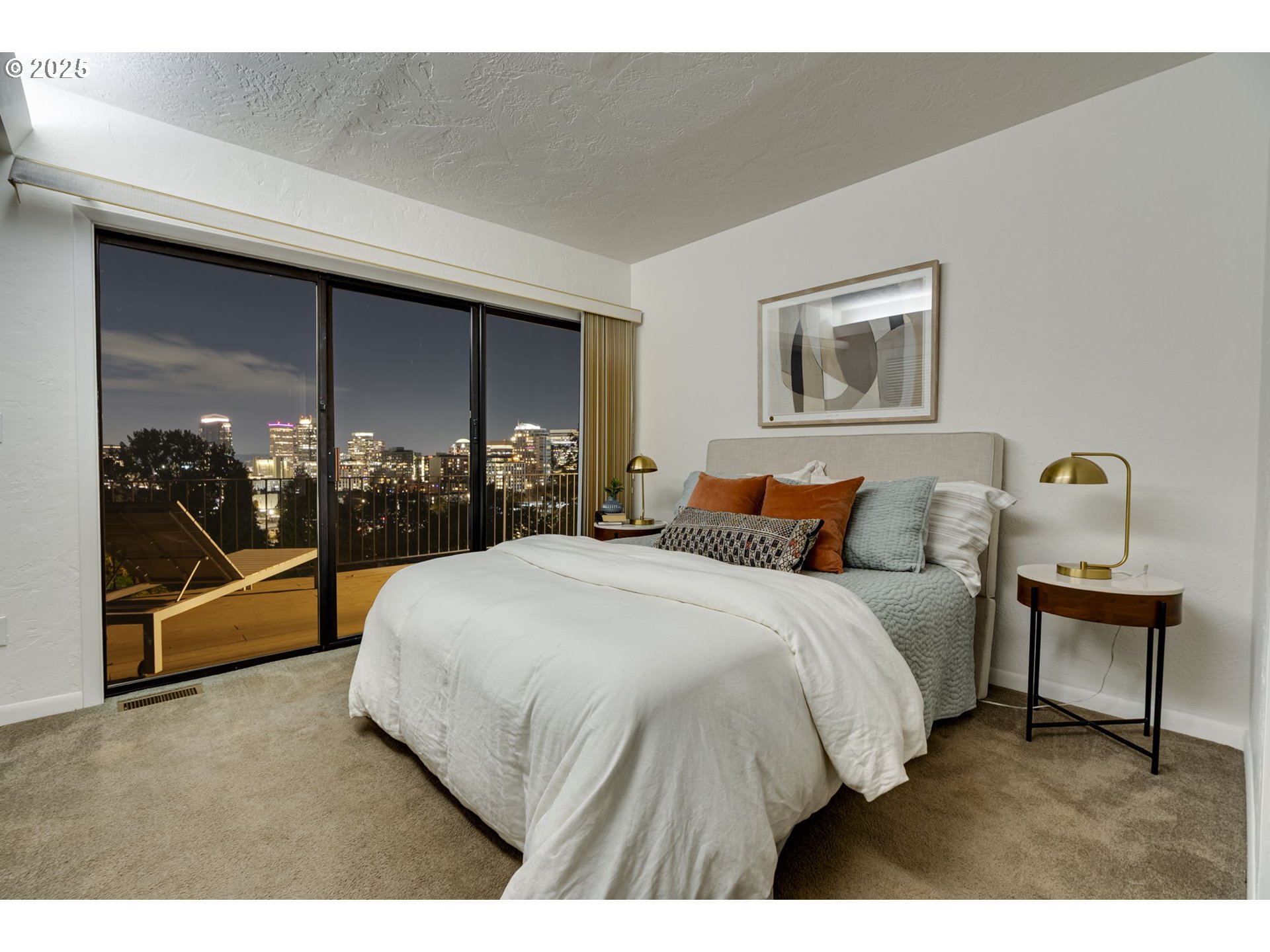 1515 Southwest Upper Hall Street Portland, OR 97201 - Photo 27 of 47 Primary Bedroom