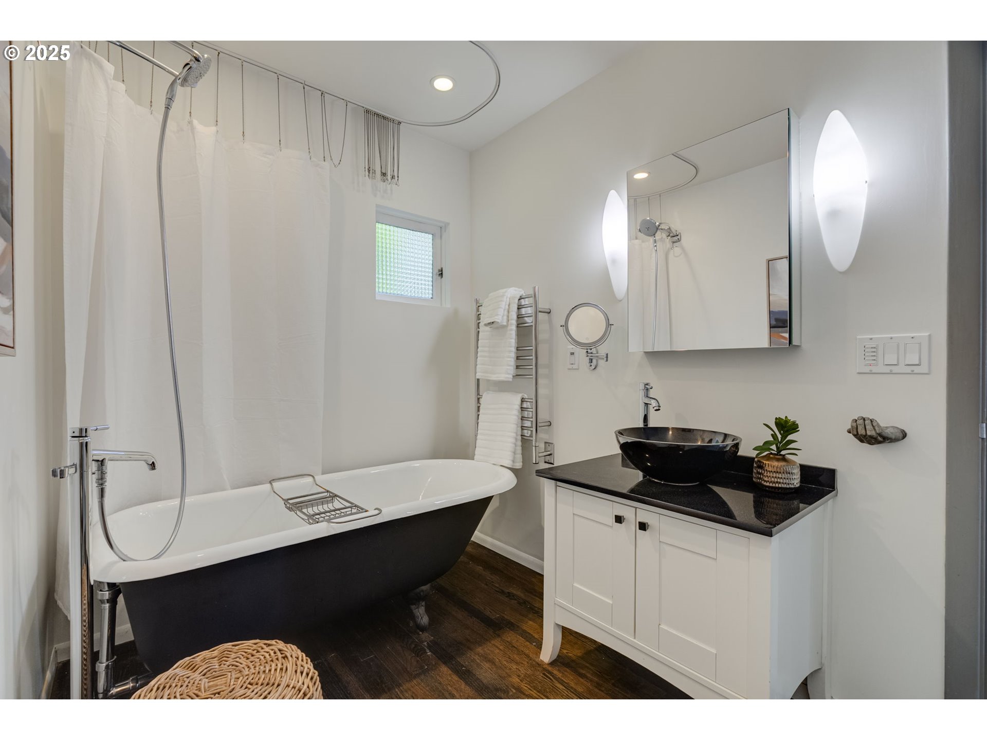 1515 Southwest Upper Hall Street Portland, OR 97201 - Photo 29 of 47 Bathroom