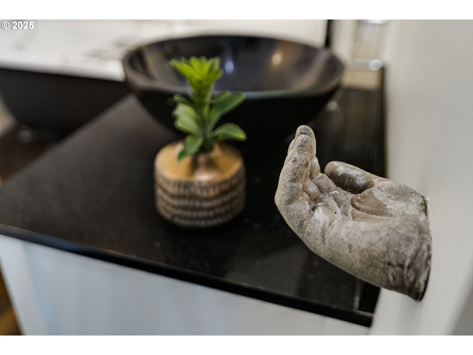 1515 Southwest Upper Hall Street Portland, OR 97201 - Photo 30 of 47 Bathroom