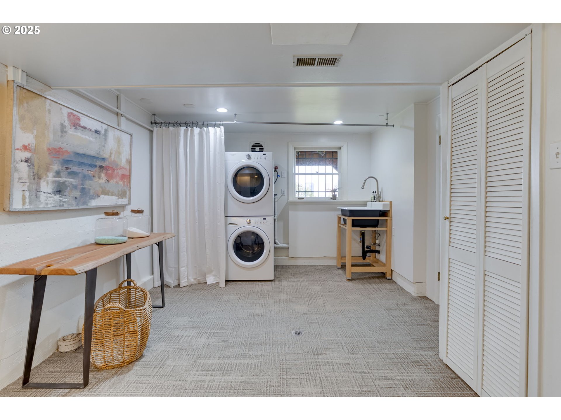 1515 Southwest Upper Hall Street Portland, OR 97201 - Photo 40 of 47 Laundry