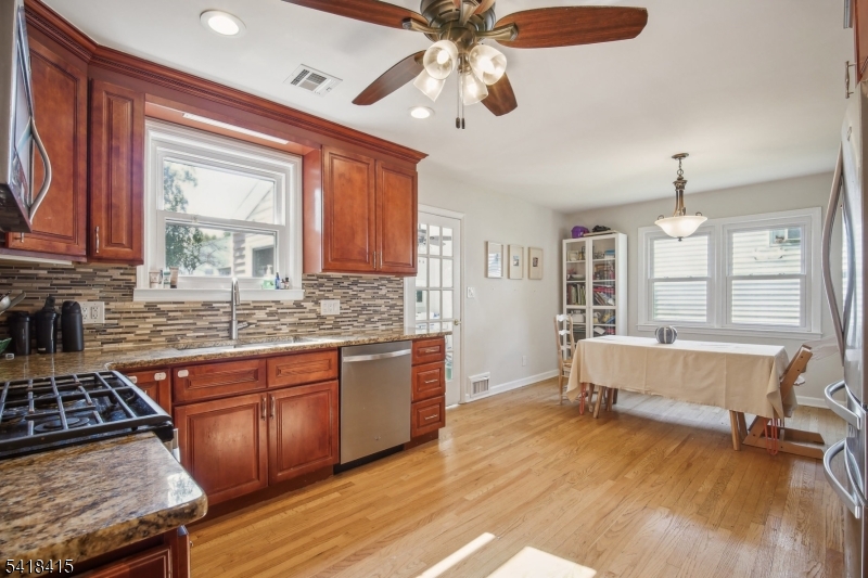 517 Ashwood Road Springfield, NJ 07081 - Photo 4 of 15