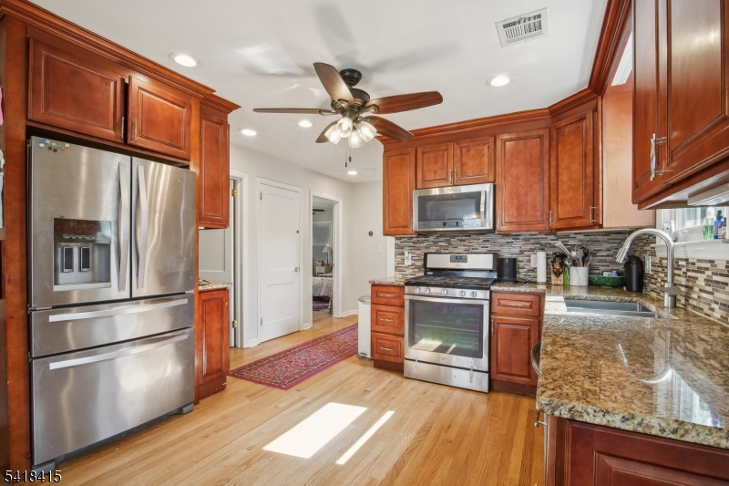 517 Ashwood Road Springfield, NJ 07081 - Photo 5 of 15