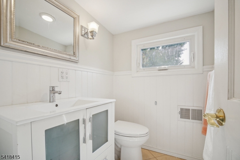 517 Ashwood Road Springfield, NJ 07081 - Photo 8 of 15