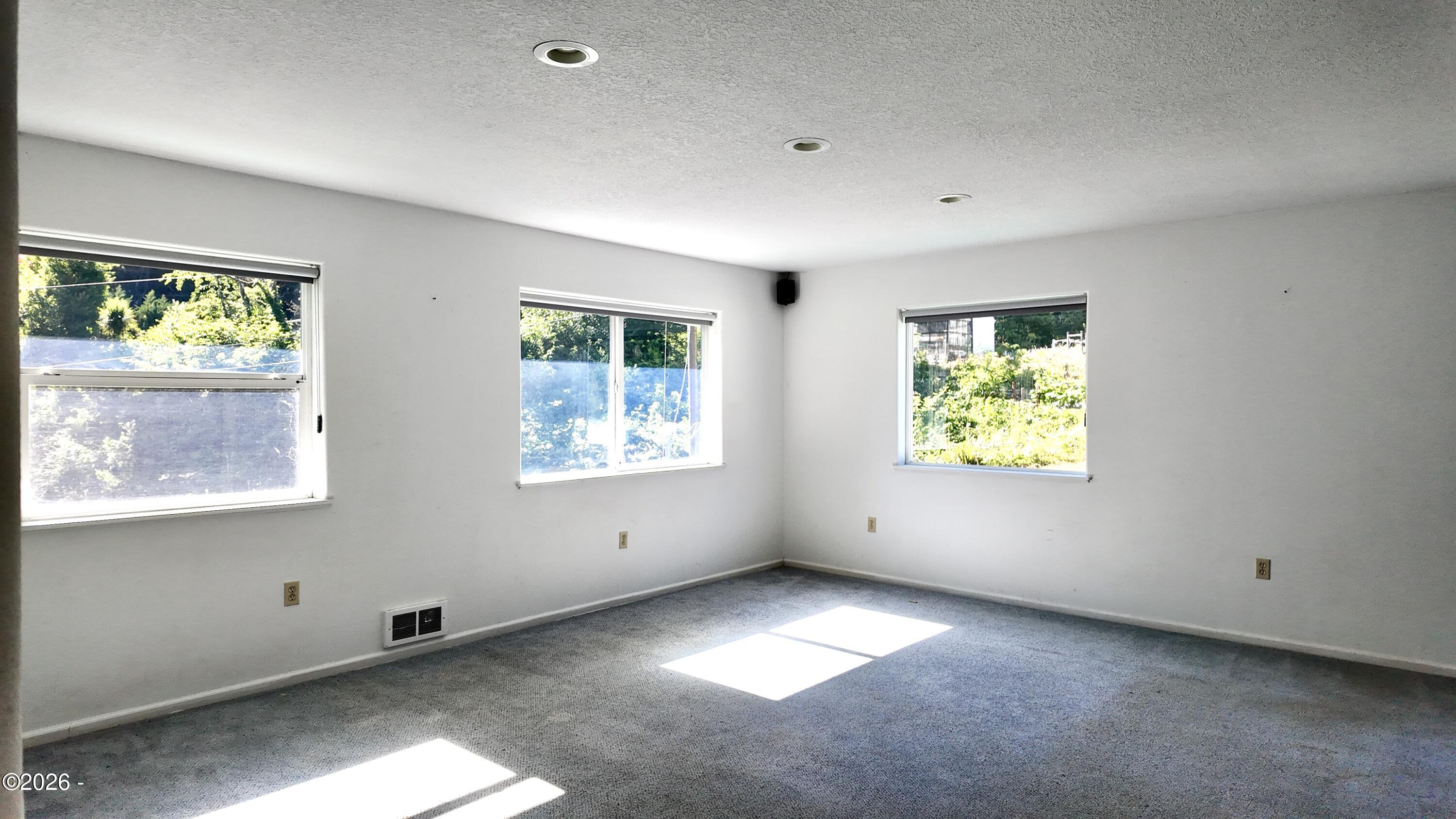 527 Southeast John Nye Road Newport, OR 97365 - Photo 17 of 36 Gallery Image 17