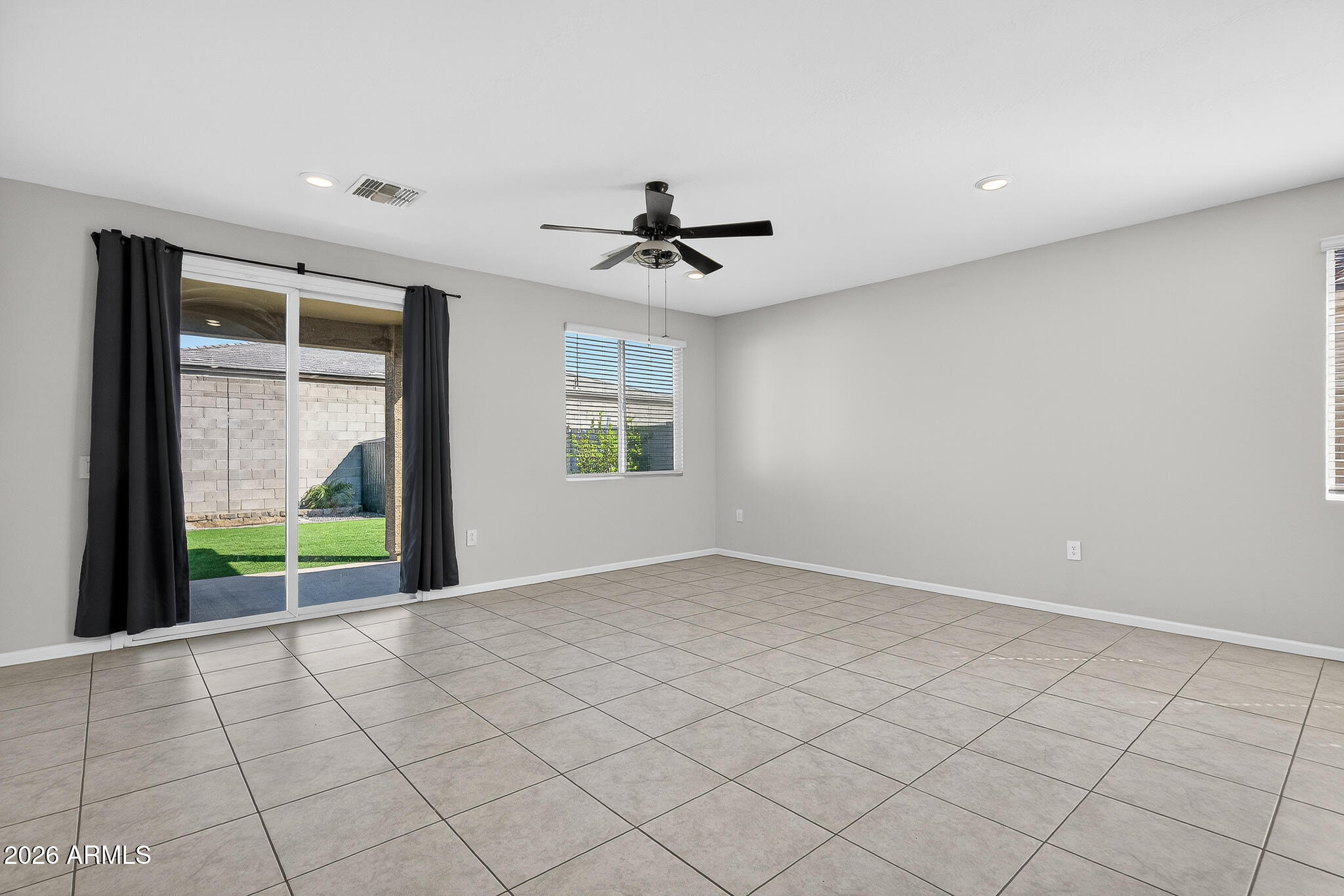 17768 West Raymond Street Goodyear, AZ 85338 - Photo 6 of 38 4) GREAT ROOM