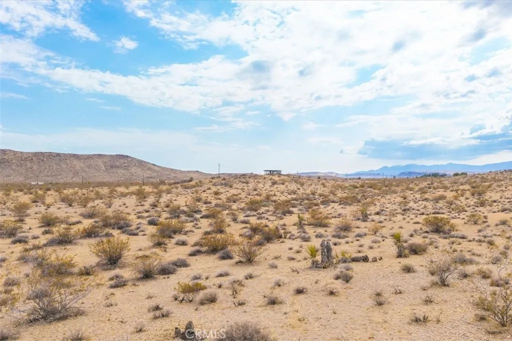 60150 Sharp Terrace Joshua Tree, CA 92252 - Photo 13 of 25 a view of a sky