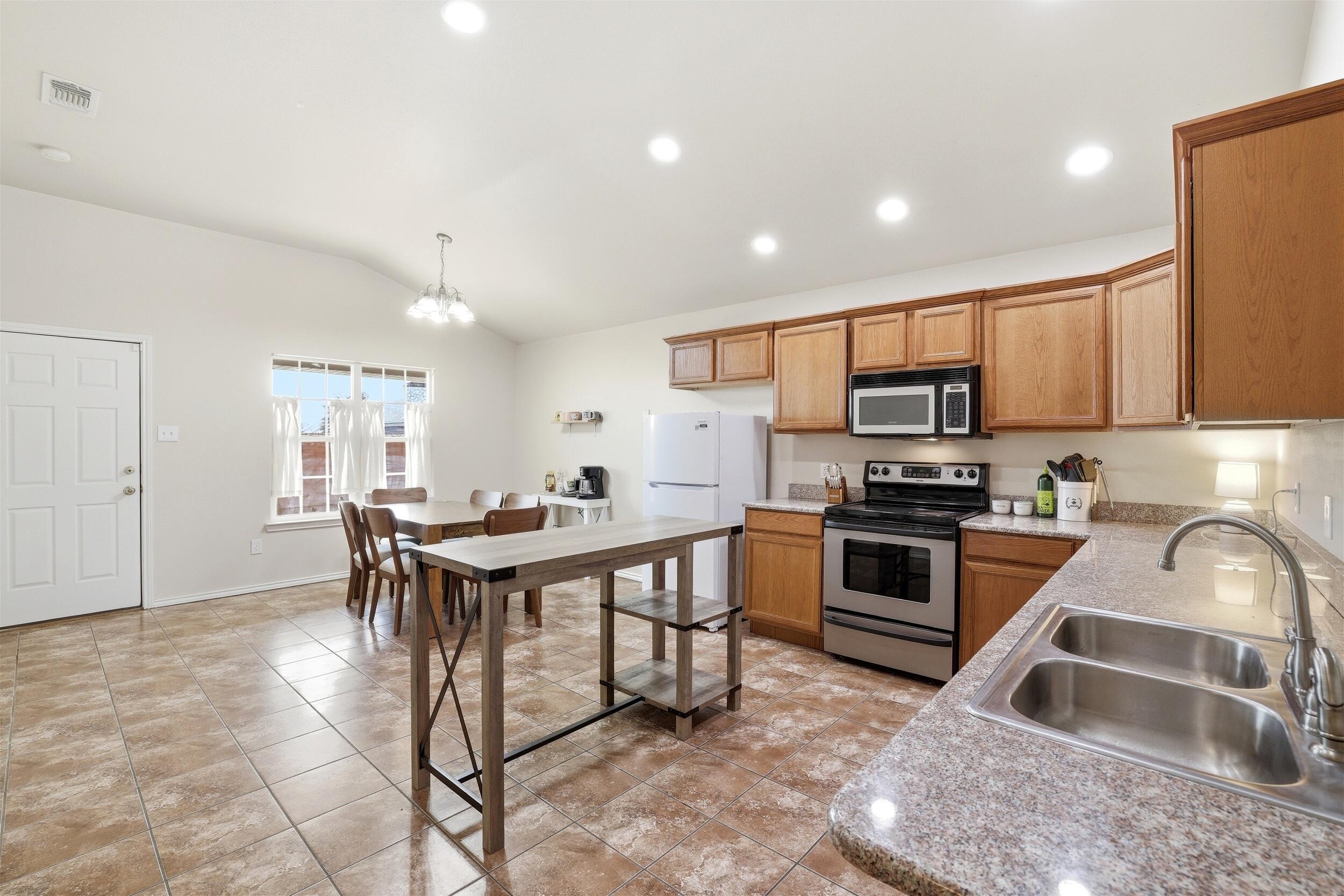 6801 36th Street Lubbock, TX 79407 - Photo 5 of 22 22_45c66c51-7e7b-4913-9e33-e3967ad15478