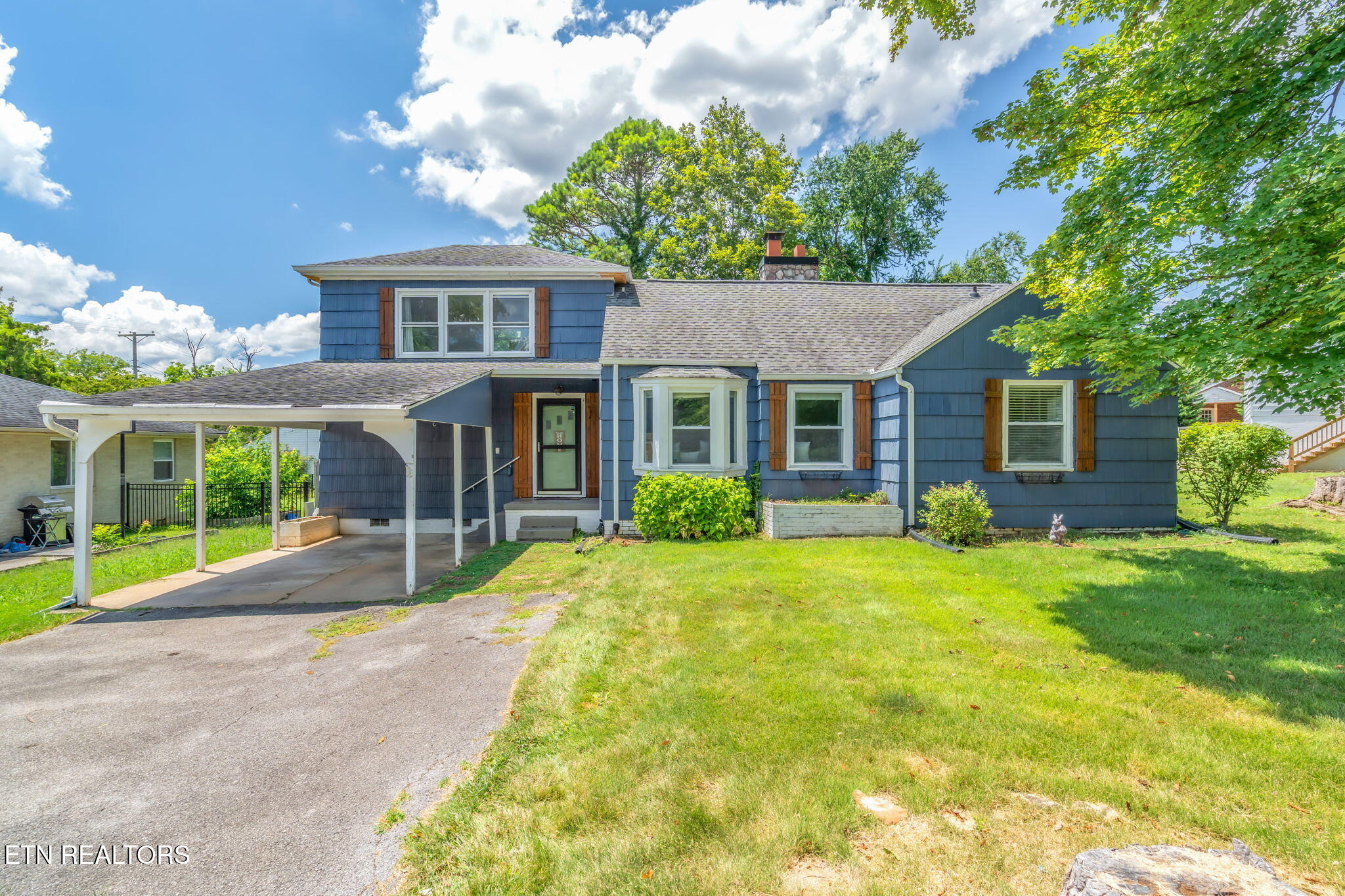 4907 Oakview Road Knoxville, TN 37918 - Photo 2 of 44 3-web-or-mls-4907 Oakview Road-4