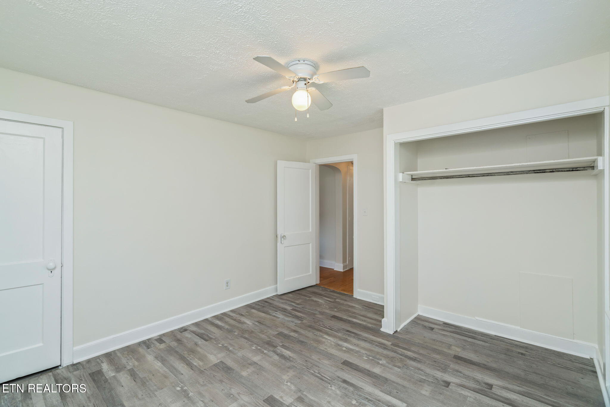 4907 Oakview Road Knoxville, TN 37918 - Photo 23 of 44 25-web-or-mls-4907 Oakview Road-26