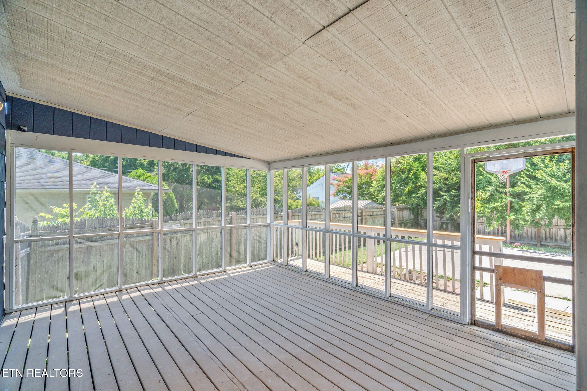 4907 Oakview Road Knoxville, TN 37918 - Photo 32 of 44 36-web-or-mls-4907 Oakview Road-37