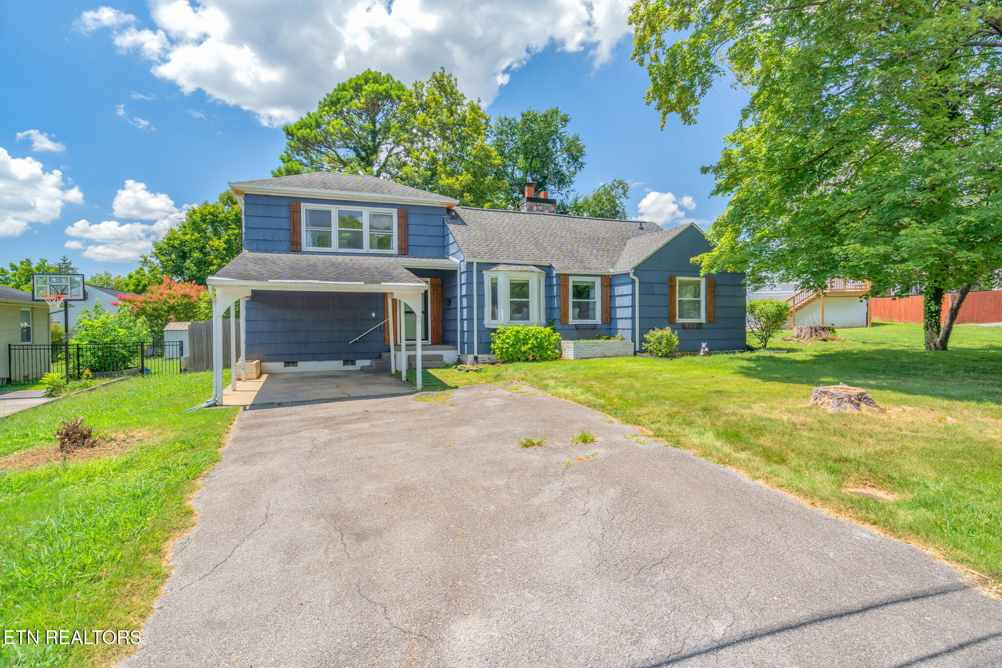 4907 Oakview Road Knoxville, TN 37918 - Photo 4 of 44 2-web-or-mls-4907 Oakview Road-3