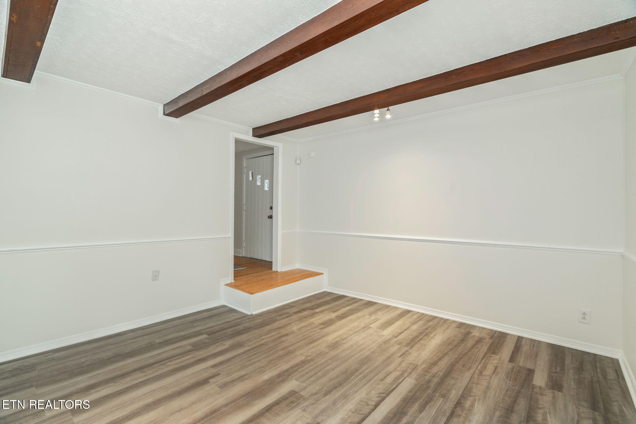 4907 Oakview Road Knoxville, TN 37918 - Photo 9 of 44 13-web-or-mls-4907 Oakview Road-14