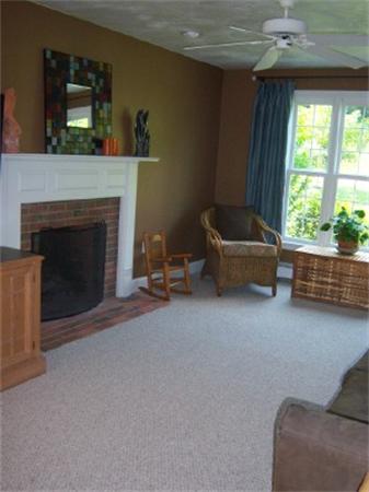 7 Stuart Road Sterling, MA 01564 - Photo 8 of 30 Gallery Image 8