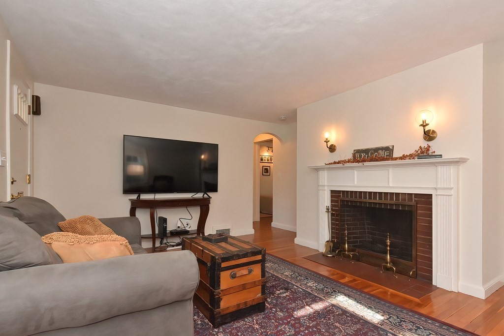 118 Fordham Road Newton, MA 02465 - Photo 11 of 28