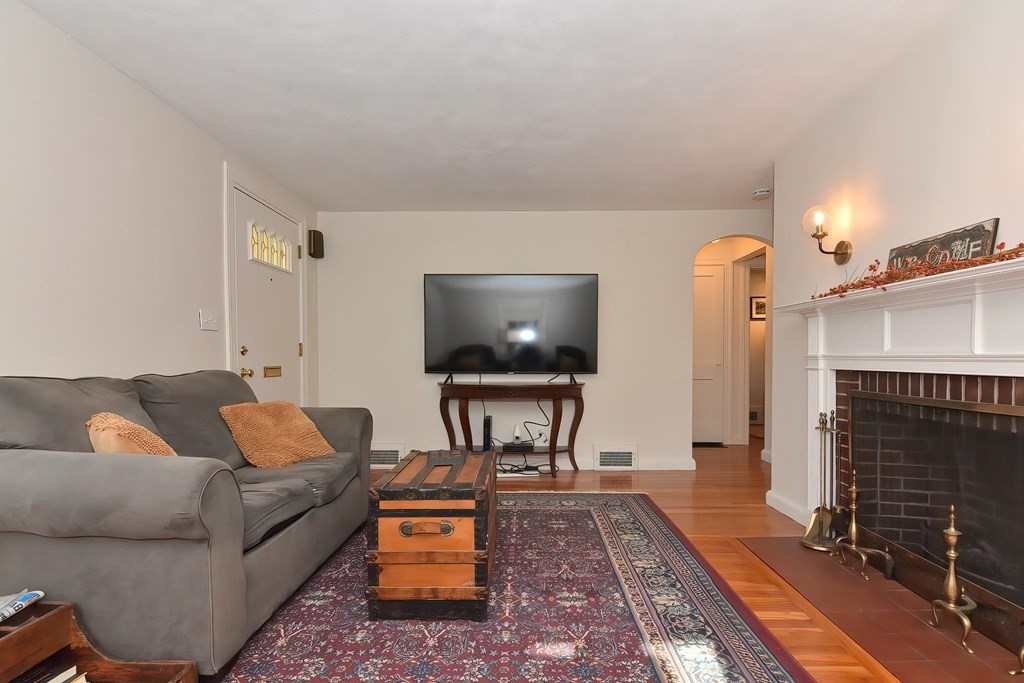 118 Fordham Road Newton, MA 02465 - Photo 12 of 28