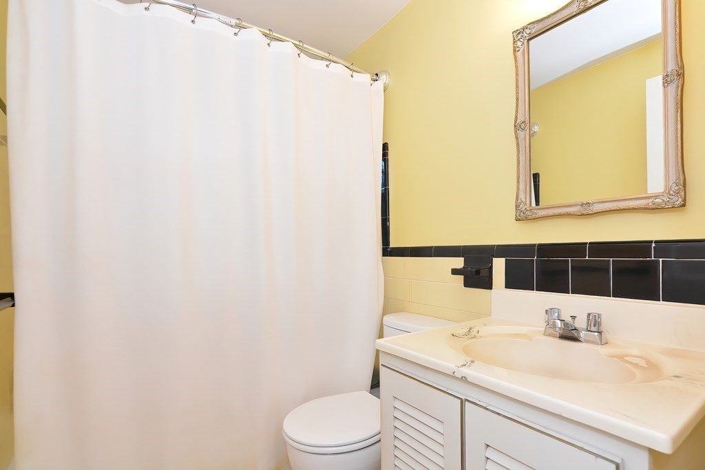 118 Fordham Road Newton, MA 02465 - Photo 15 of 28