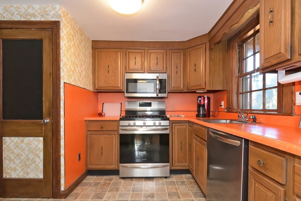 118 Fordham Road Newton, MA 02465 - Photo 2 of 28