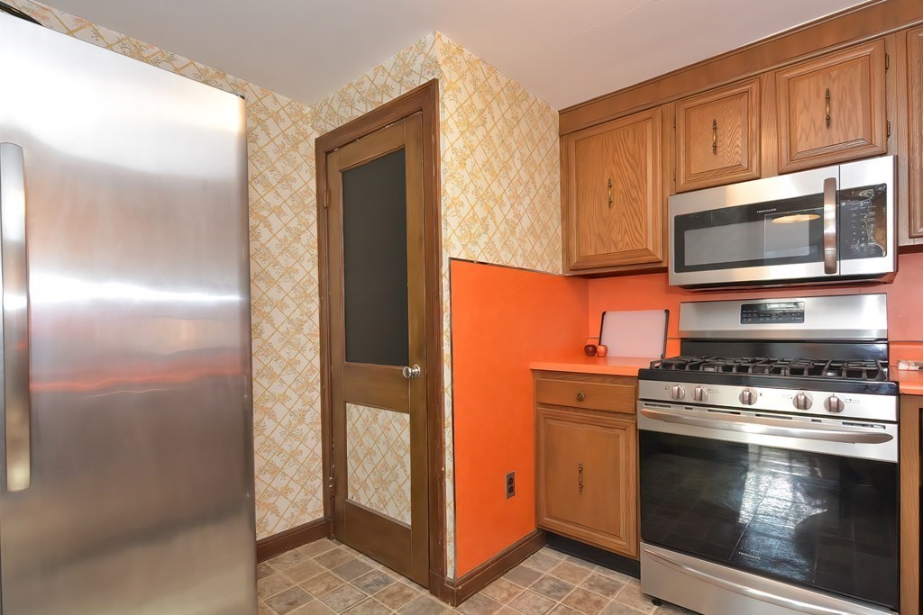 118 Fordham Road Newton, MA 02465 - Photo 4 of 28