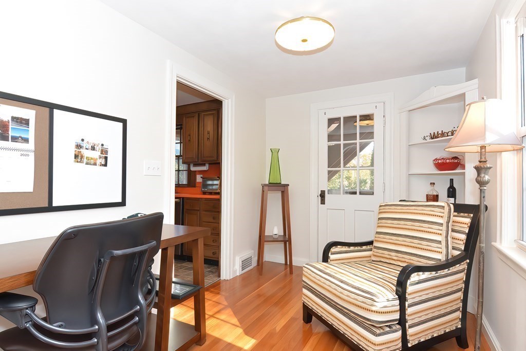 118 Fordham Road Newton, MA 02465 - Photo 6 of 28
