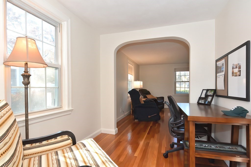 118 Fordham Road Newton, MA 02465 - Photo 7 of 28