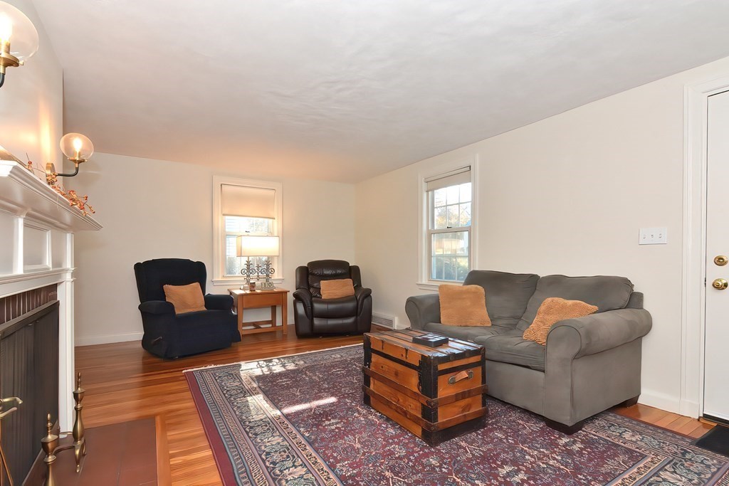 118 Fordham Road Newton, MA 02465 - Photo 8 of 28