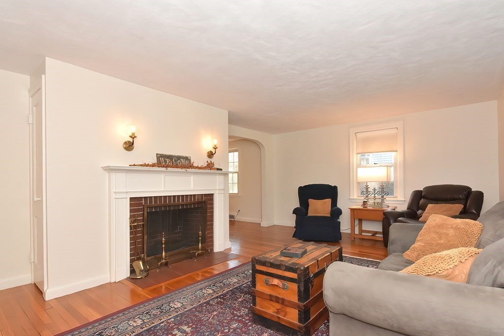 118 Fordham Road Newton, MA 02465 - Photo 9 of 28