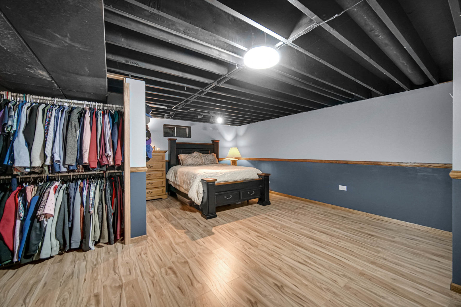 2425 Suffolk Lane Joliet, IL 60433 - Photo 19 of 24 a bedroom with a bed and a mirror