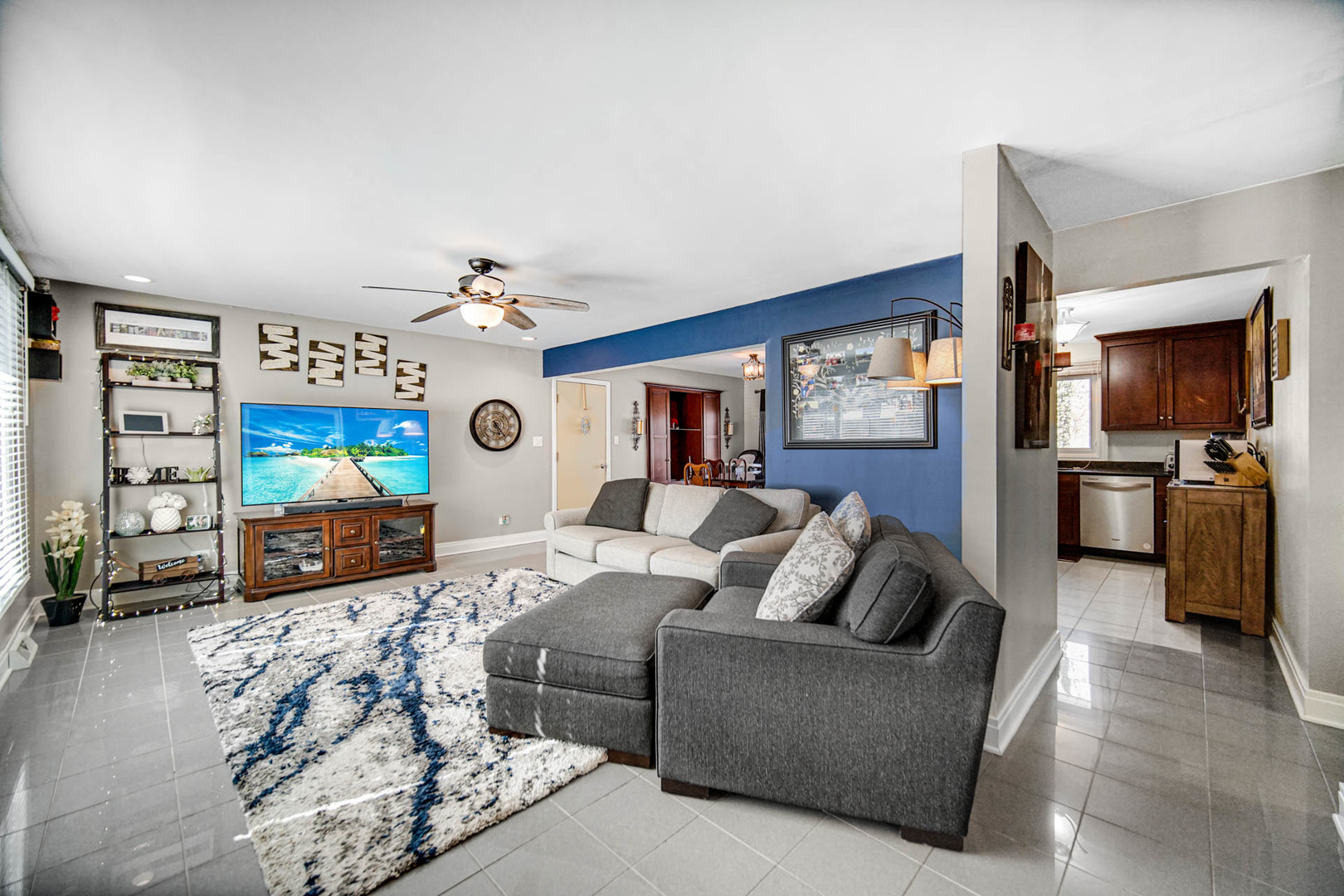 2425 Suffolk Lane Joliet, IL 60433 - Photo 4 of 24 a living room with furniture and a flat screen tv