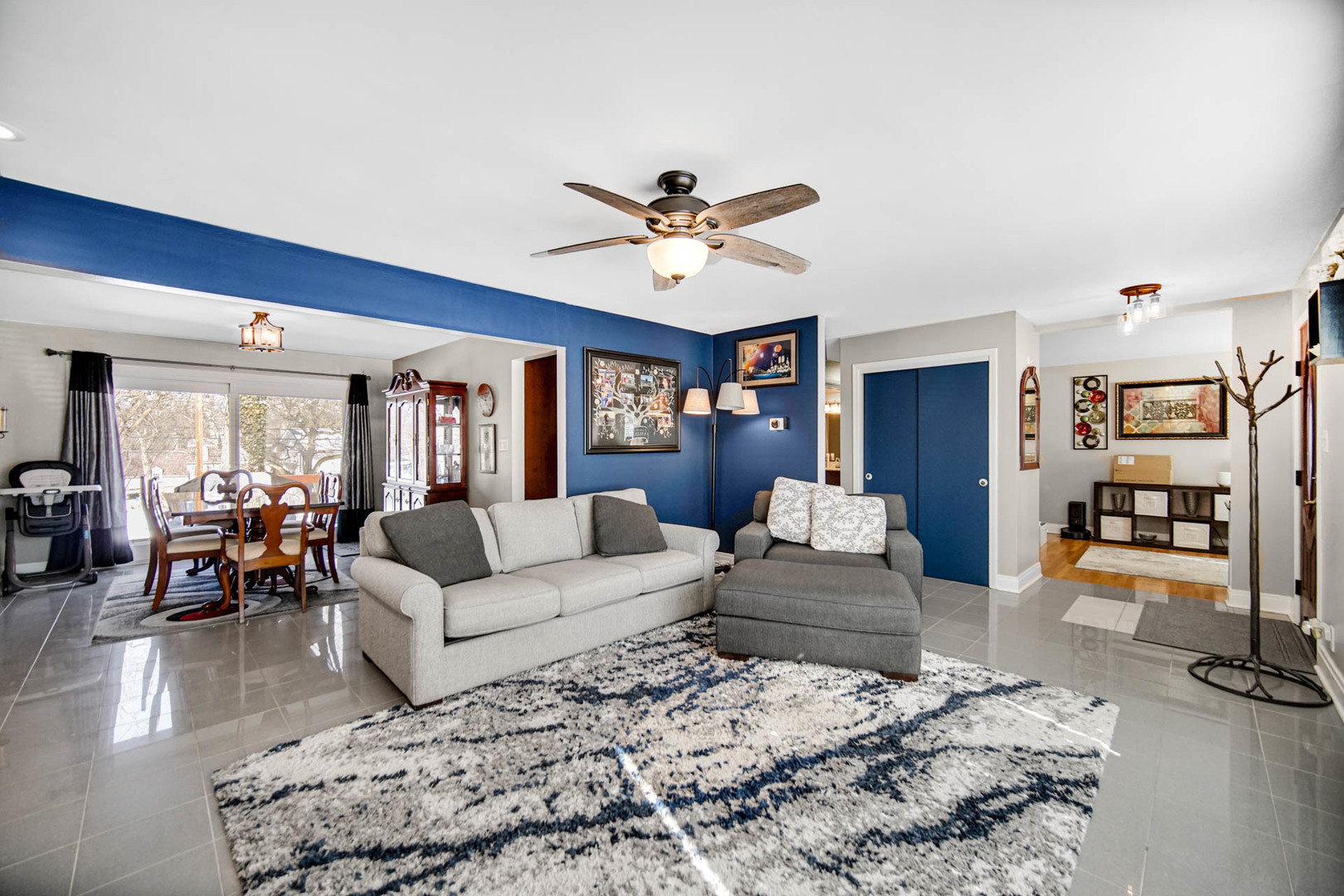 2425 Suffolk Lane Joliet, IL 60433 - Photo 6 of 24 a living room with furniture and wooden floor