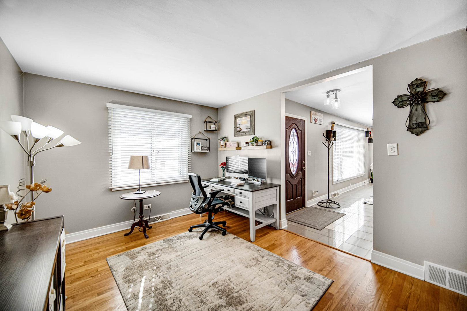 2425 Suffolk Lane Joliet, IL 60433 - Photo 7 of 24 a room with musical instruments and wooden floor