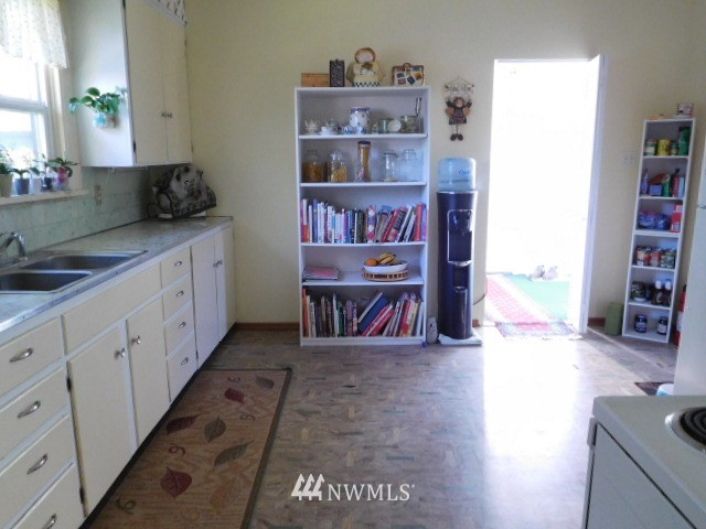 2606 Summit Avenue Everett, WA 98201 - Photo 12 of 21