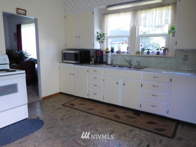 2606 Summit Avenue Everett, WA 98201 - Photo 9 of 21