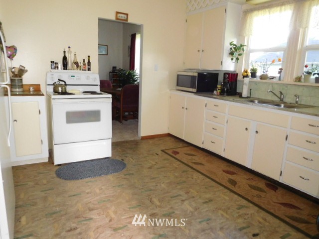 2606 Summit Avenue Everett, WA 98201 - Photo 10 of 21